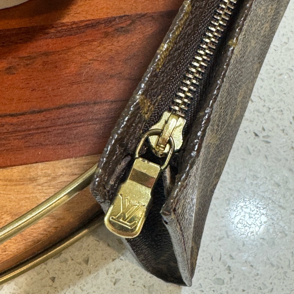 Louis Vuitton Authentic Vintage Monogram Pouch - Picture 7 of 9